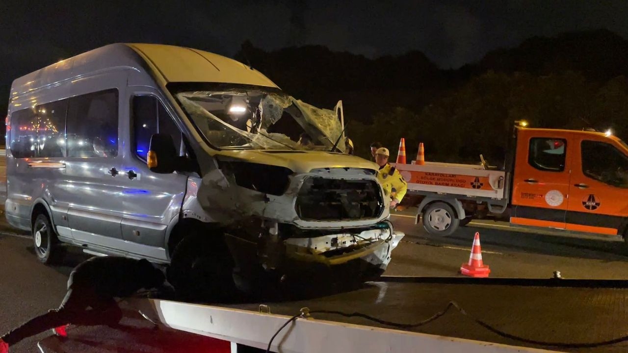 Shuttle bus overturns in Beykoz: 3 injured