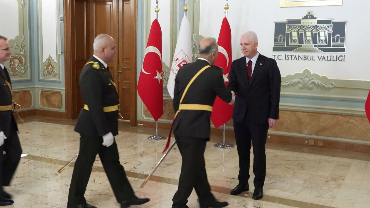 El 102º aniversario de la República fue conmemorado en la Oficina del Gobernador de Estambul.