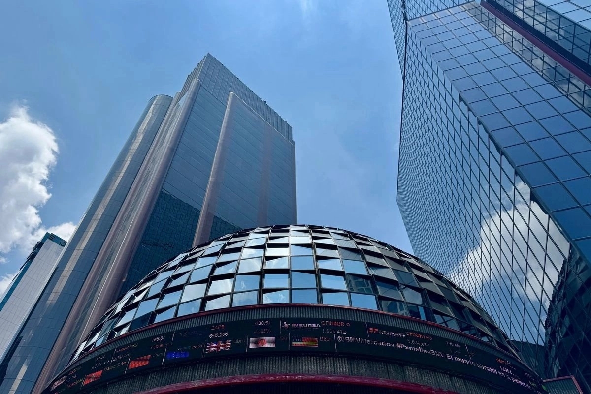 Meksika Borsası (BMV) tüm zamanların en yüksek seviyesine ulaşırken peso değer kaybederken, Wall Street karışık bir seyirle kapandı.