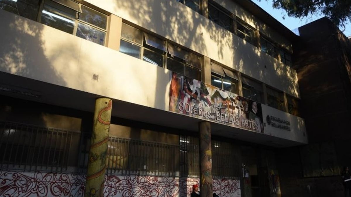 Radio Aconcagua informuje o poważnych problemach strukturalnych w Szkole Sztuk Pięknych