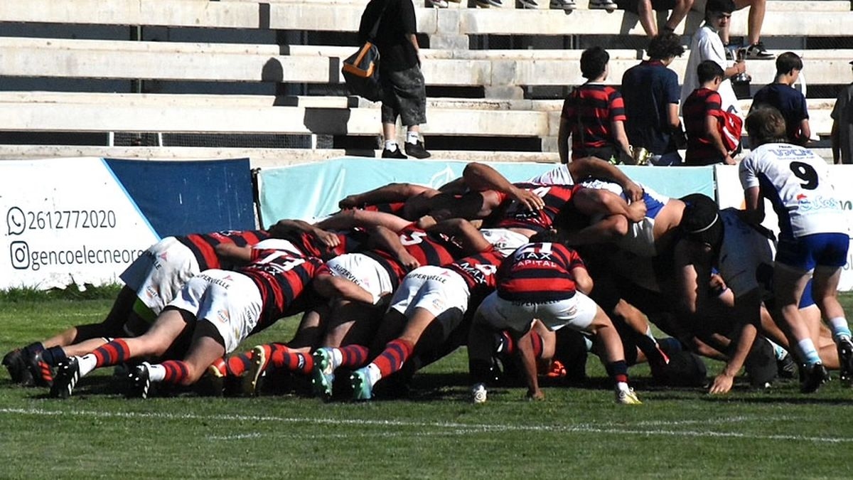 Rugby: Cuando cuatro son una multitud