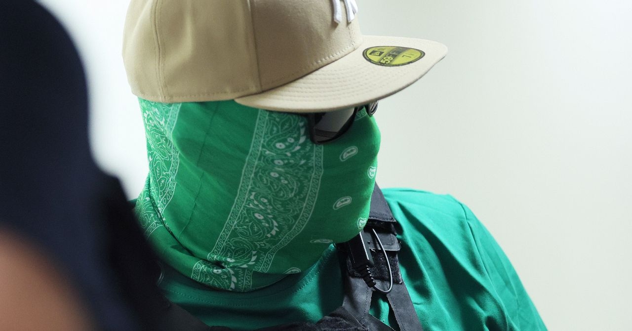 El FBI advierte sobre delincuentes que se hacen pasar por agentes de ICE e insta a los agentes a identificarse.