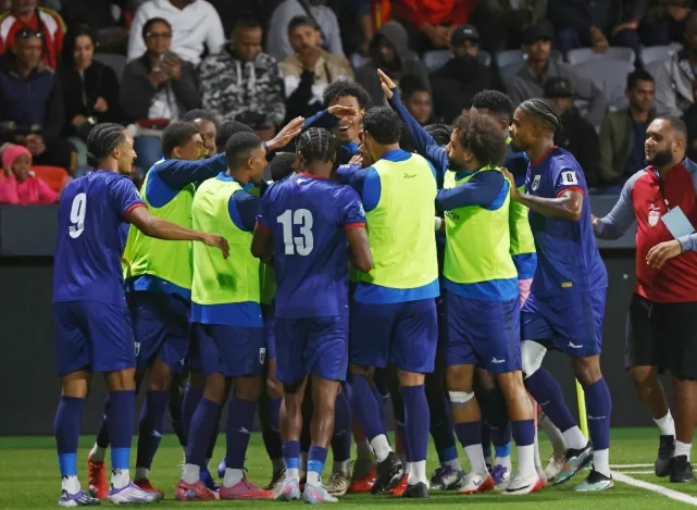 O marco de Cabo Verde como o menor país a competir em uma Copa do Mundo: contratações no LinkedIn, estrelas na diáspora e um ex-jogador do Badajoz no banco.