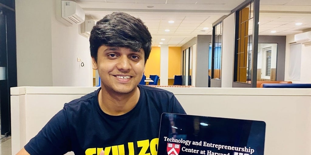 Adarsh Kumar, premiato come "miglior studente del mondo", e una generazione che sta riscrivendo l'istruzione