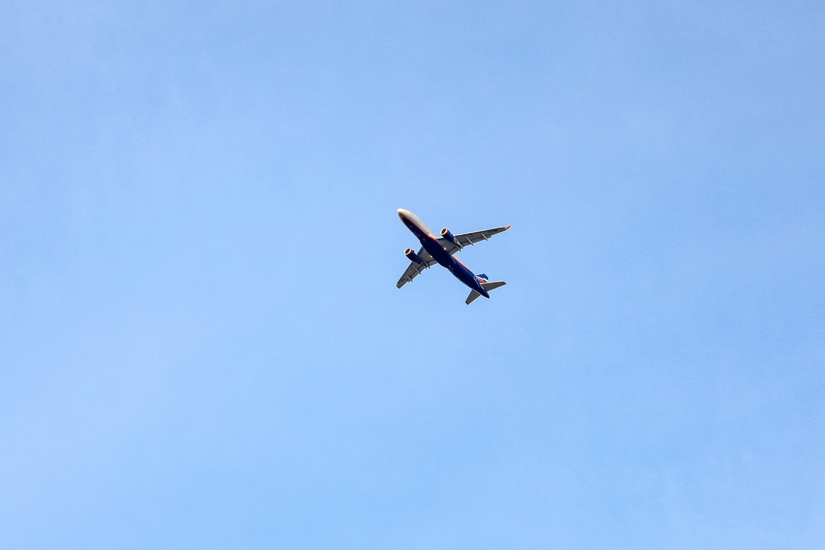 Lotniska w trzech kolejnych miastach Rosji wprowadziły ograniczenia lotów.