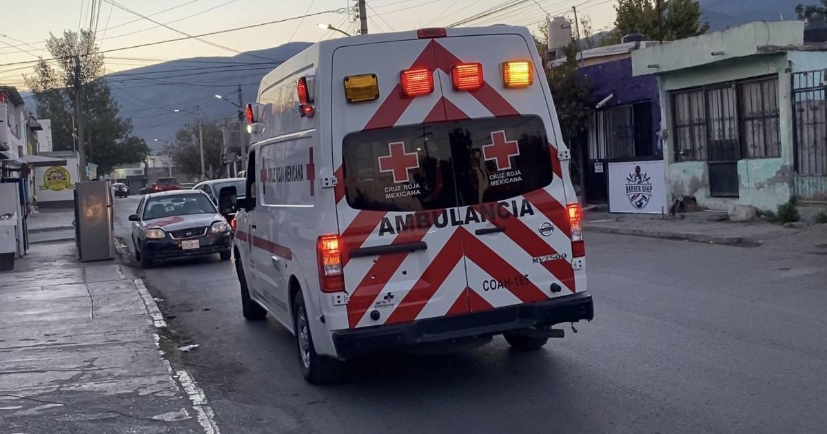Huye motociclista tras derrapar; deja lesionado a su acompañante en Saltillo