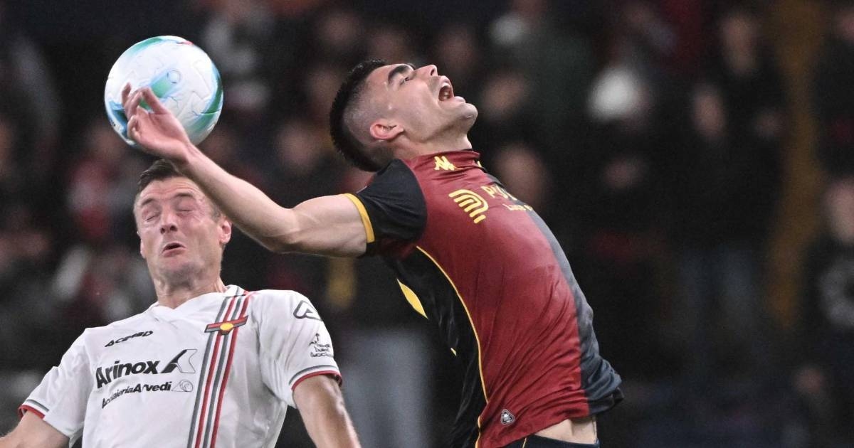 Johan Vásquez, Serie A'da Cremonese'ye karşı alınan 0-2'lik yenilgide Genoa formasıyla zor anlar yaşadı