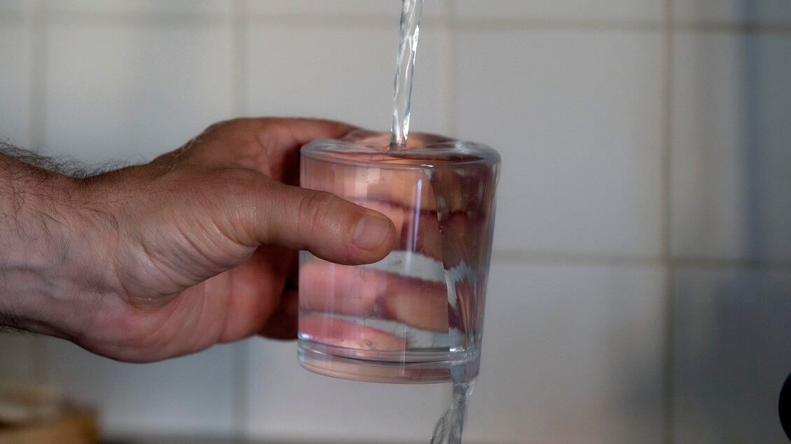 Gezinnen geven 384 euro uit aan water, een stijging van 40% in 10 jaar.