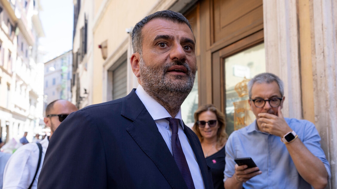 The Center-Left, led by Decaro, seeks re-election in Puglia.