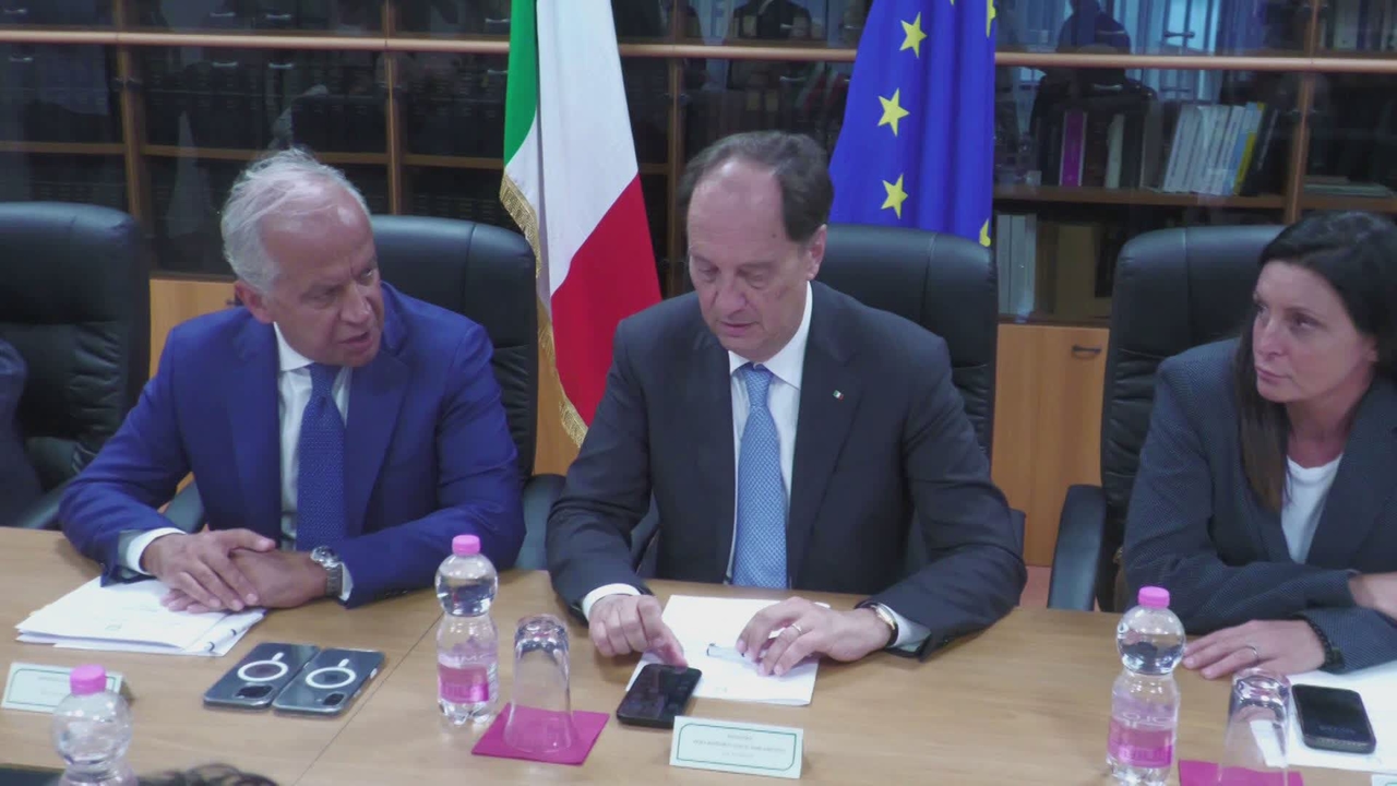 I ministri Piantedosi e Ciriani: “Non si può chiedere la pace con la violenza”