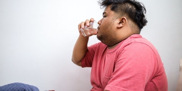 5 drankjes die je voor het slapengaan moet drinken om af te vallen