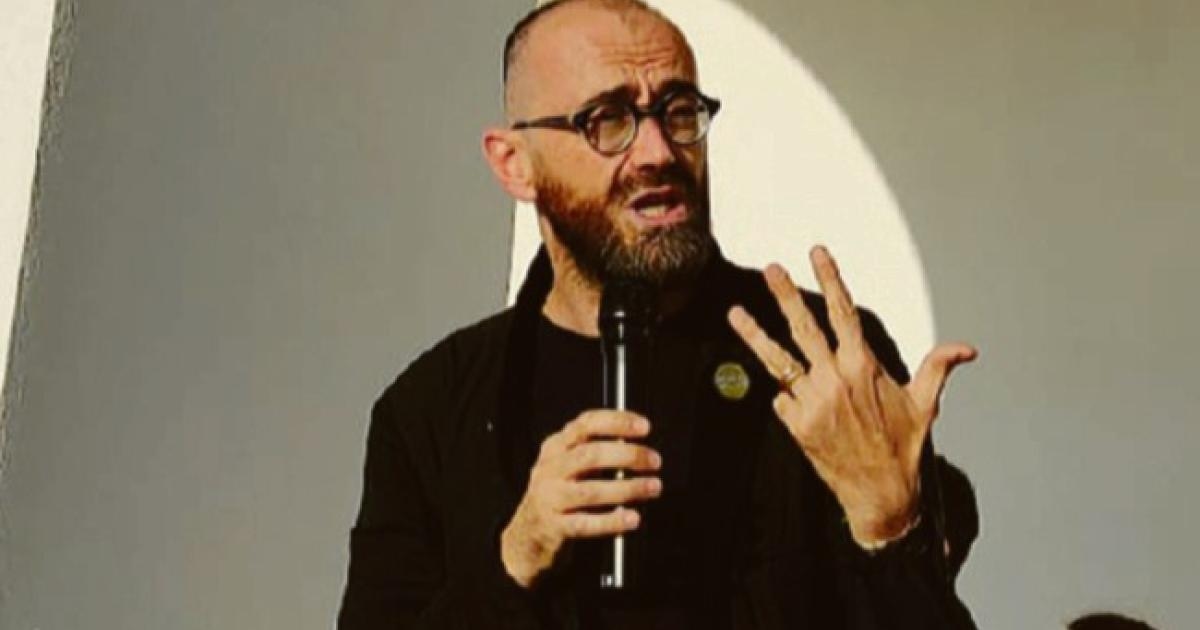 Wybory regionalne, przypadek byłego szefa Departamentu Kultury: przed rezygnacją sfinansował festiwal na terenie, na którym kandyduje.