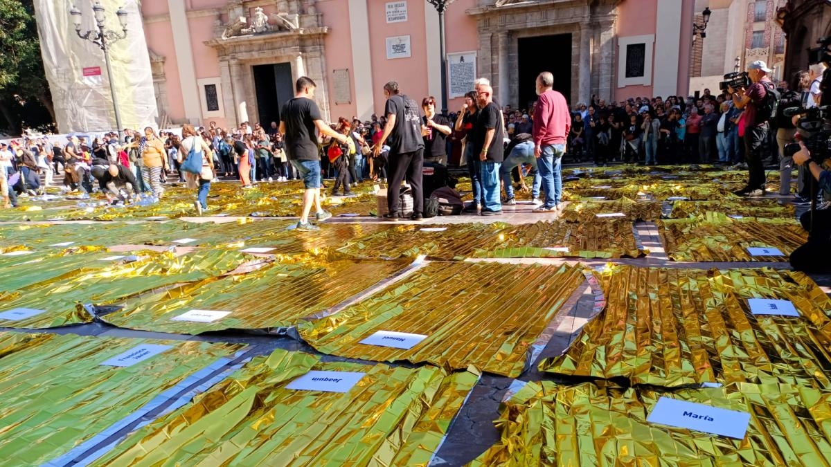 229 mantas térmicas y un recorrido hasta El Ventorro, protesta ciudadana en el aniversario