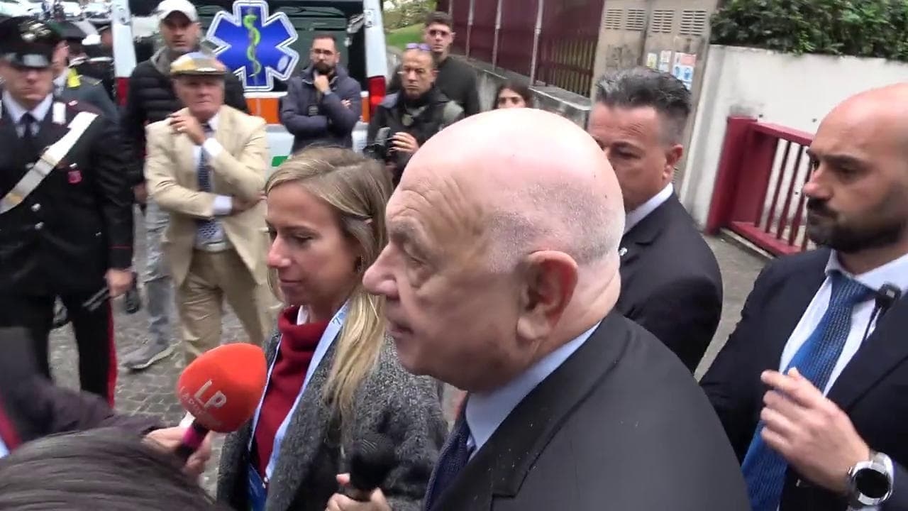 No caso Almasri, o Ministro Nordio esquiva-se das perguntas dos repórteres: "A prisão não significa nada."