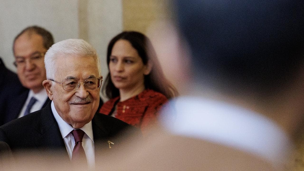 Segurança máxima para o encontro de Meloni com Abu Mazen: a chegada do líder palestino ao Palazzo Chigi.
