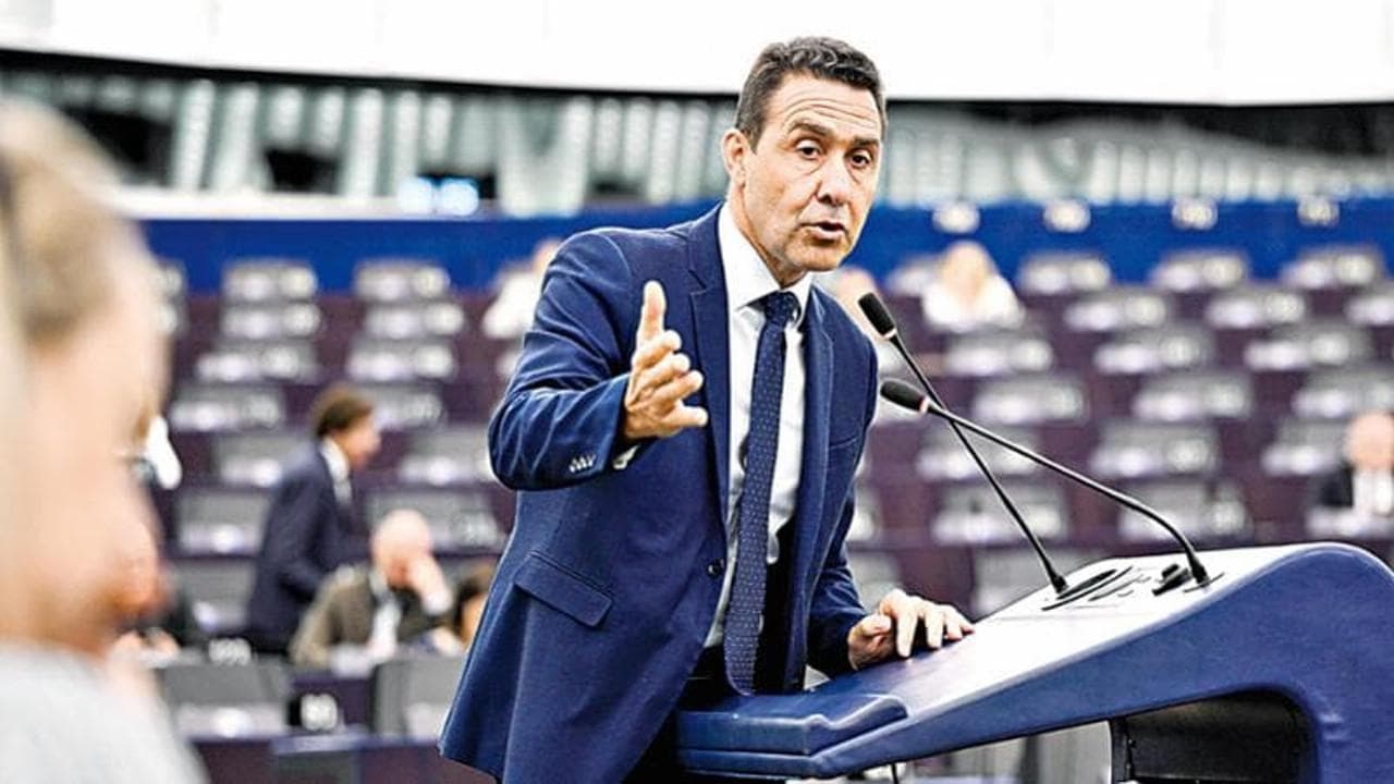 Vannacci rewrites fascism: "The March on Rome was not a coup d'état." PD: "The League must intervene."