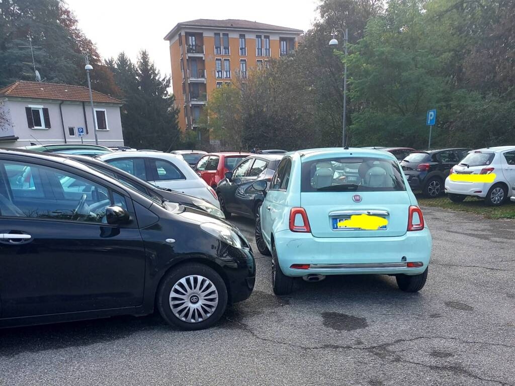 Malnate - Il parcheggio di via Verdi a Malnate al centro del dibattito -  - Varese News